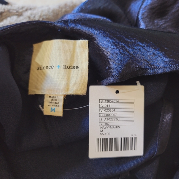 3/$15 NWT Anthropologie Silence + Noise Navy Marin Cold Shoulder Top - Picture 7 of 7
